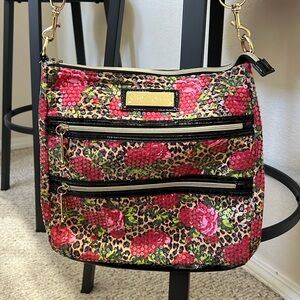 🌹Betsey Johnson 🌹 sequined rose crossbody purse!